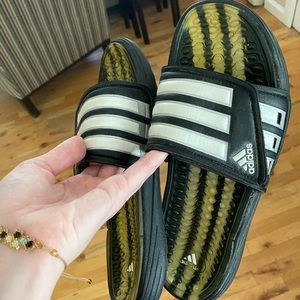 Adidas slide woman’s 9